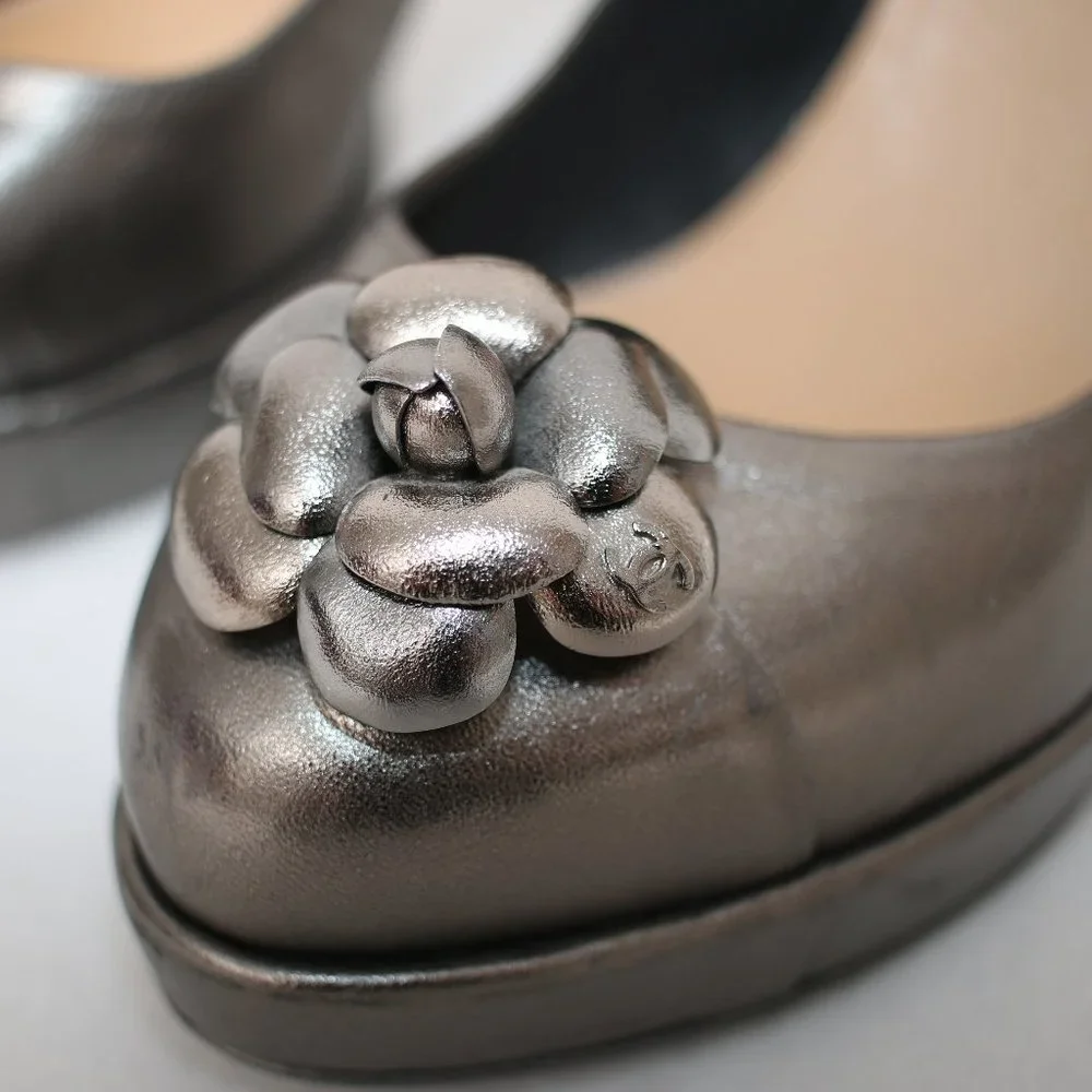 CHANEL Camellia Metallic Silver Leather Pumps Sz 36 - Picture 3 of 13